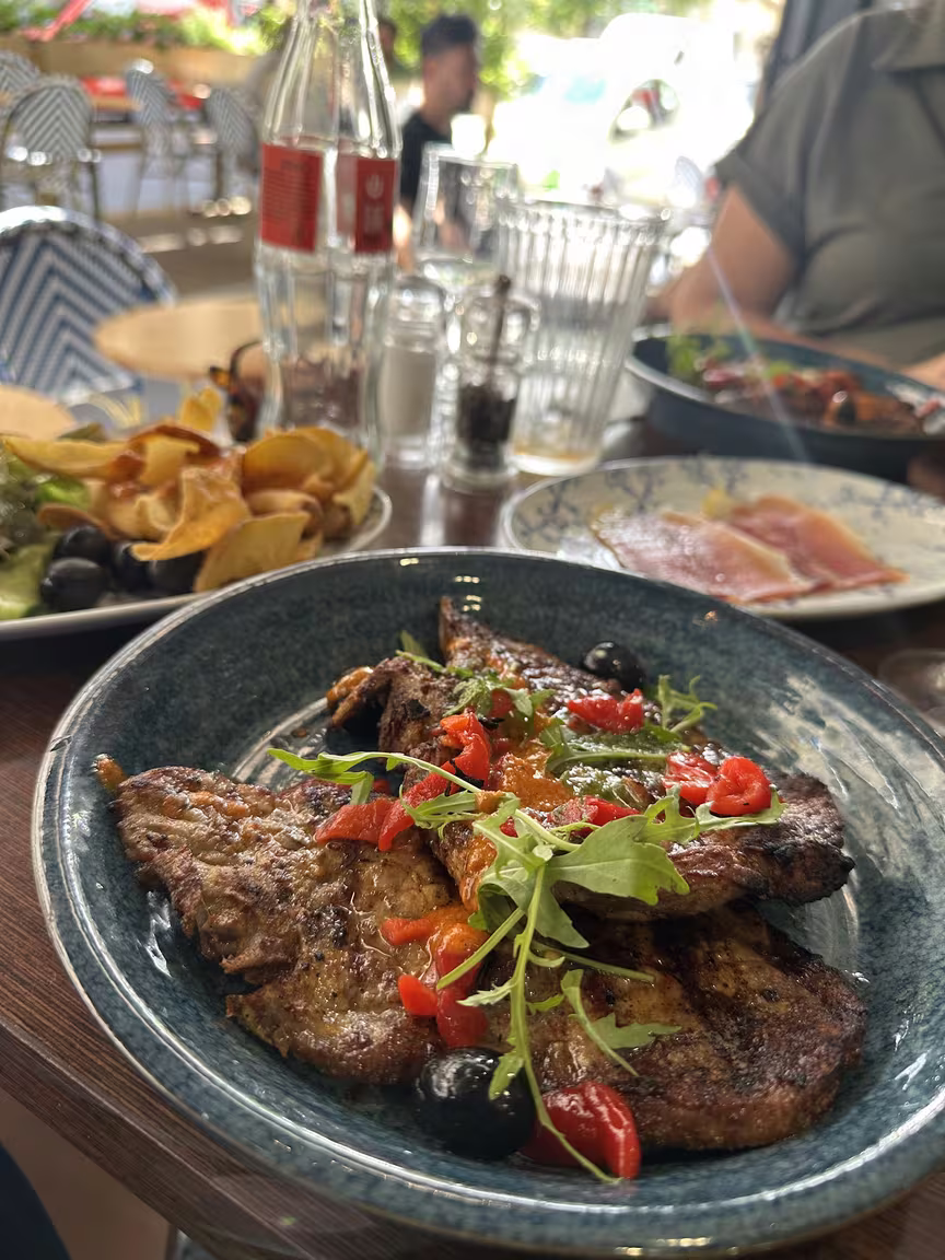 Le Bistro de Longchamp - Image 3