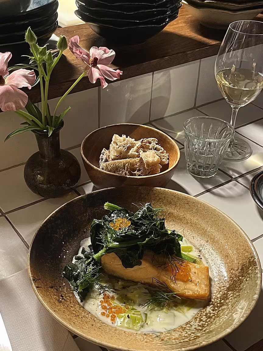 ÅKE - Table & Vin - Image 2