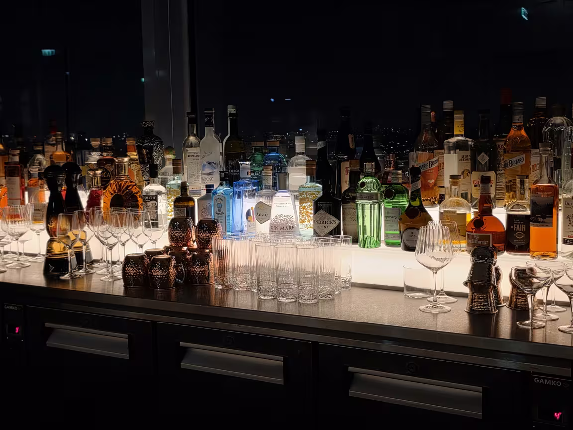 TOO Restaurant - Image 2