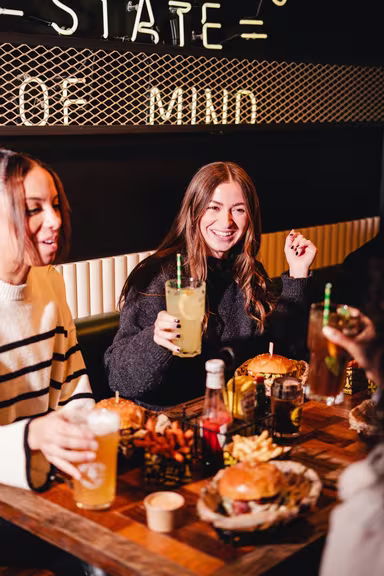 Manhattn's Burgers - Image 2