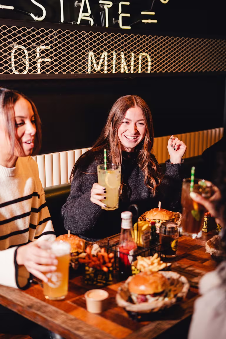 Manhattn's Burgers - Image 2