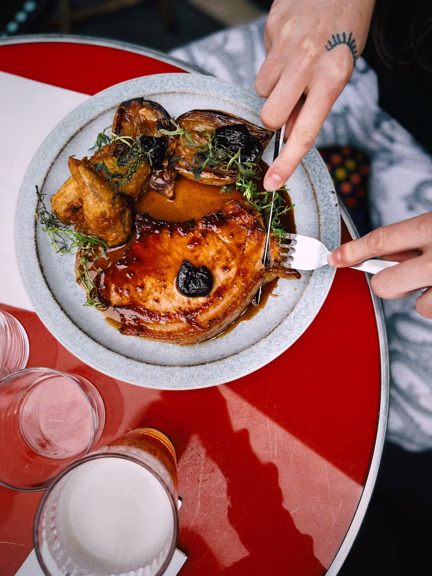 Wanted Café Paris - Image 2