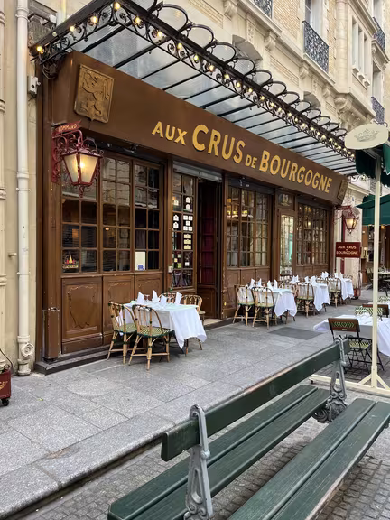 Aux Crus de Bourgogne - Image 2
