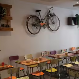 Lucette fait des crêpes