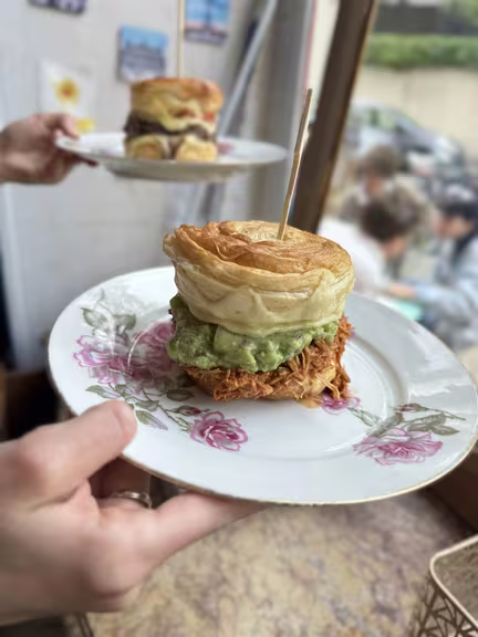 Aupa Caminito - croissant burger - Image 2