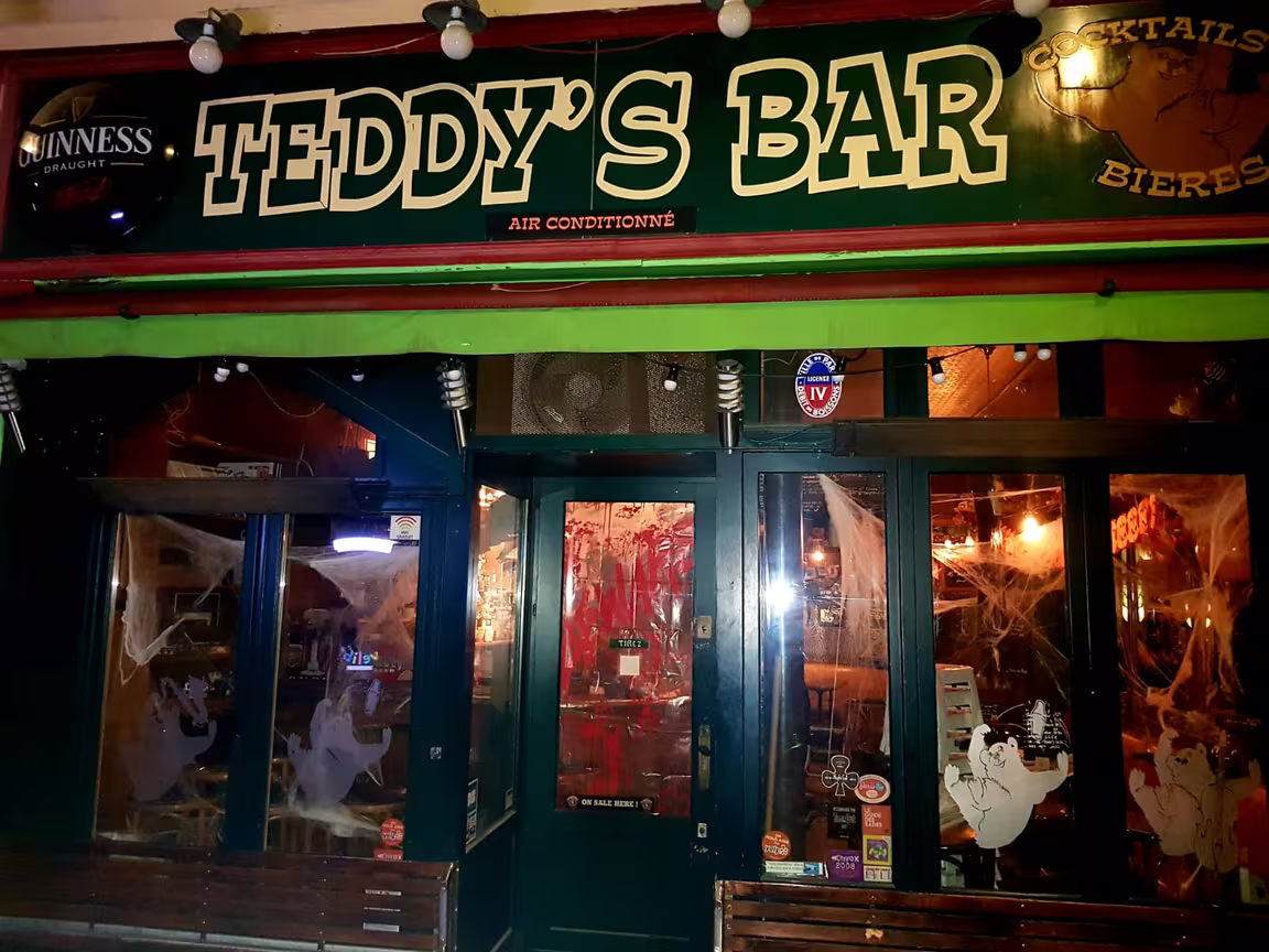Teddy's Bar