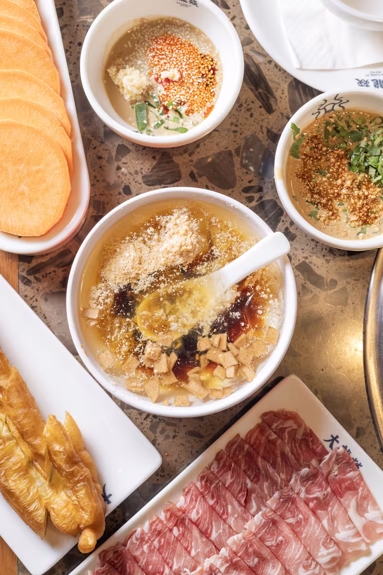 DaLongYi Hot Pot 大龙燚火锅 - Image 2