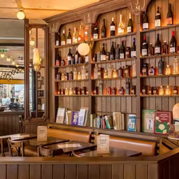 Le Café de la Poste (lamarck caulaincourt)