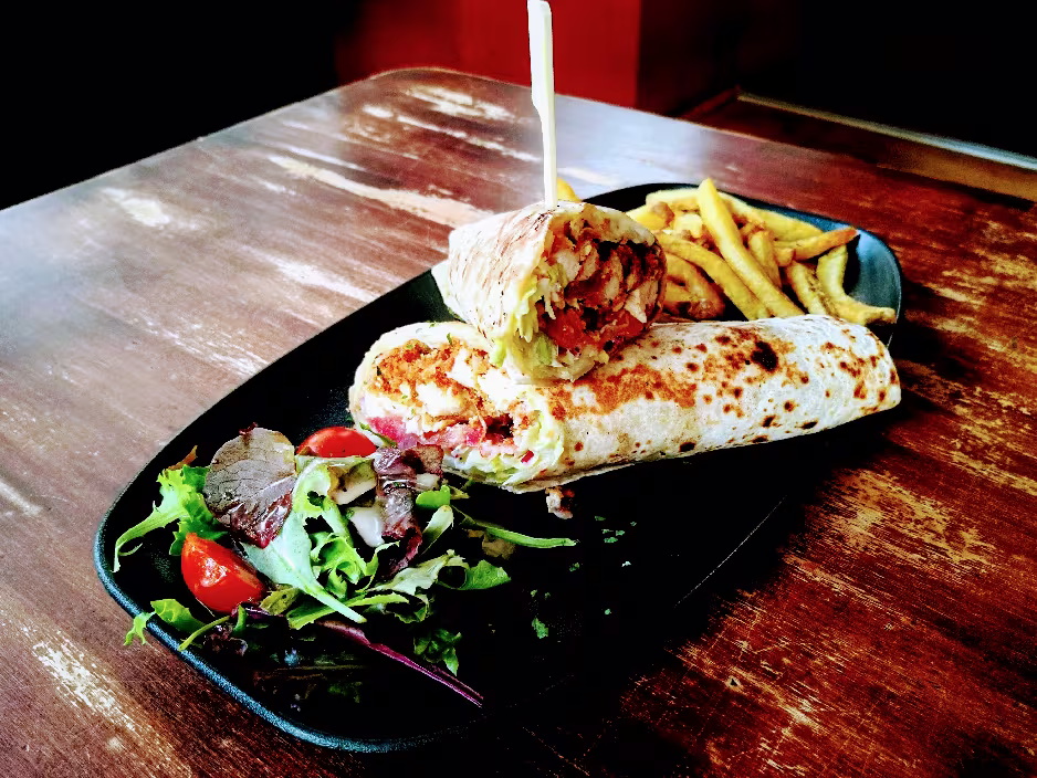 English Style Pub The Cricketer - Image 2