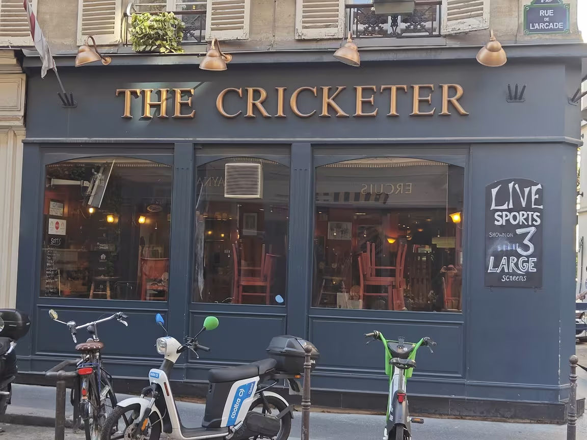 English Style Pub The Cricketer