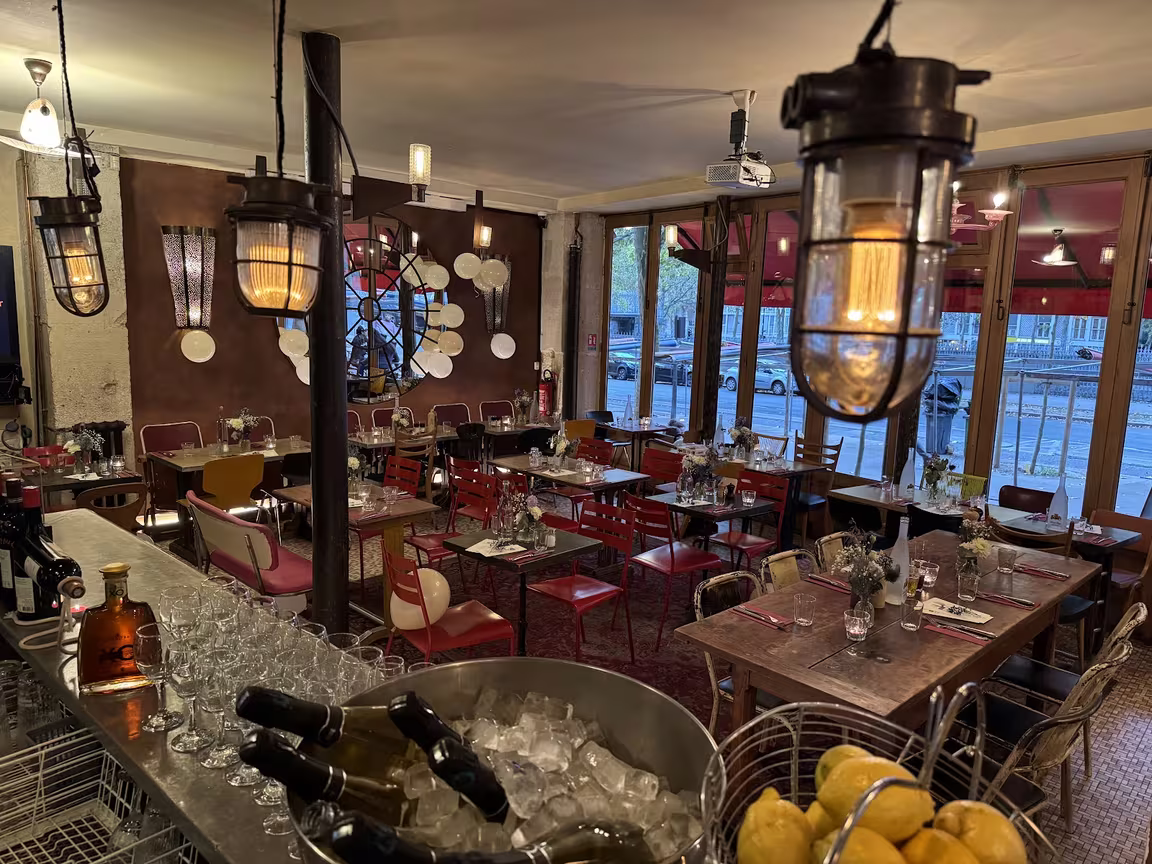 La Butte Aux Piafs - Image 3