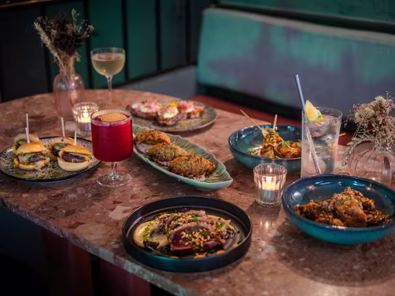 Divine Cocktail Bar - Image 2