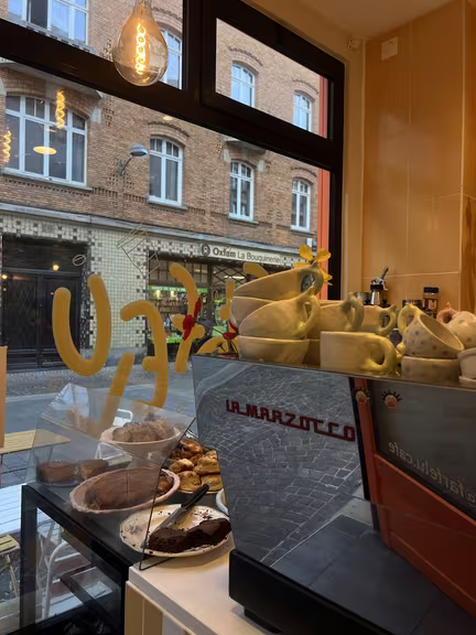 Farfelu Café - Image 2