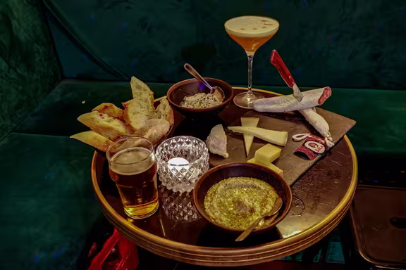 L'Ours Bar - Image 2