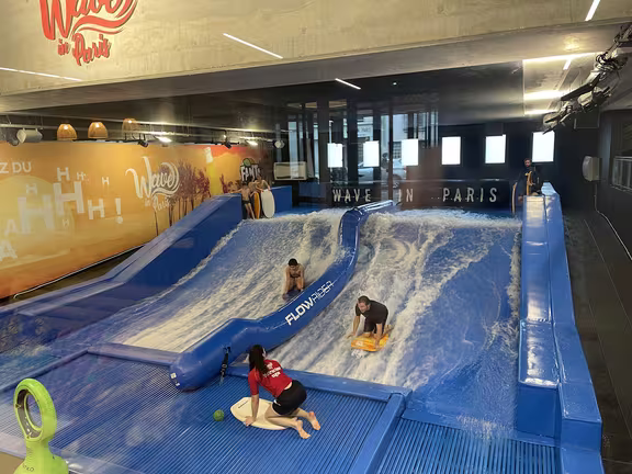 Wave In Paris - Image 3