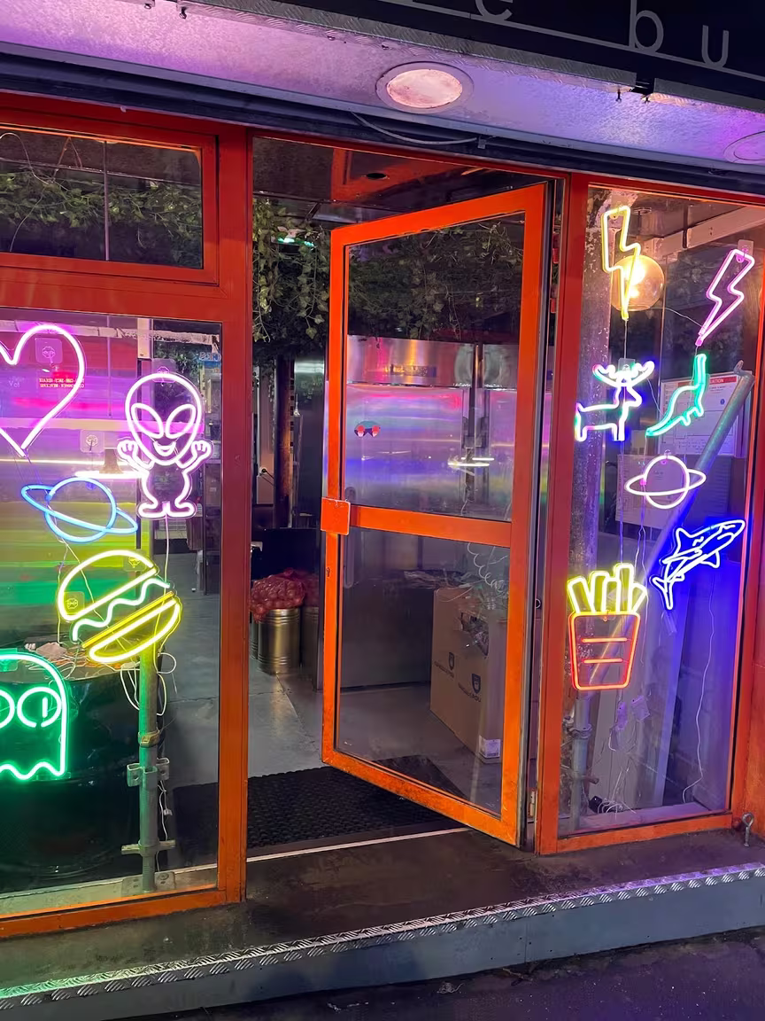 avec amour - le burger Belleville