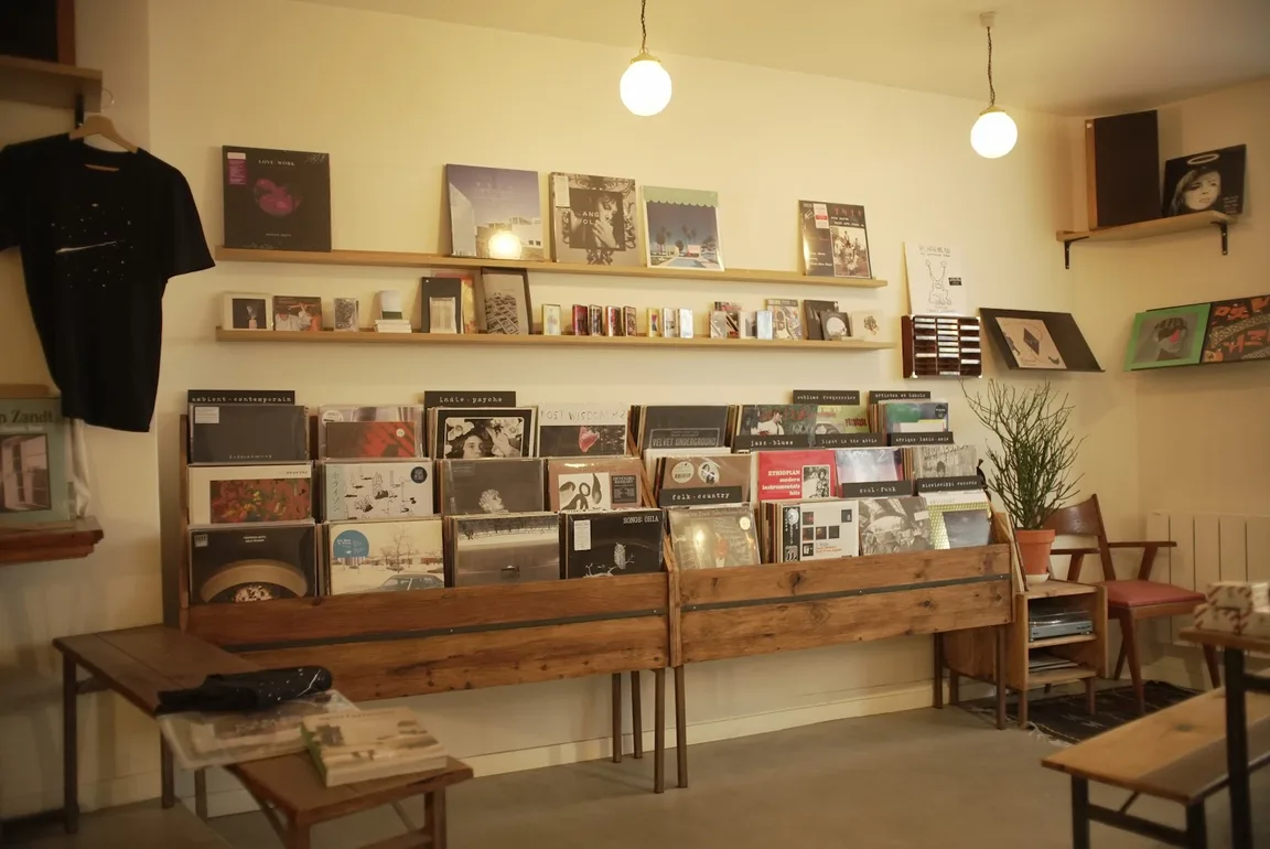 COMETS · Café & disques