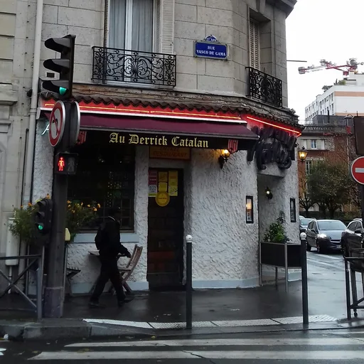 Au Derrick Catalan