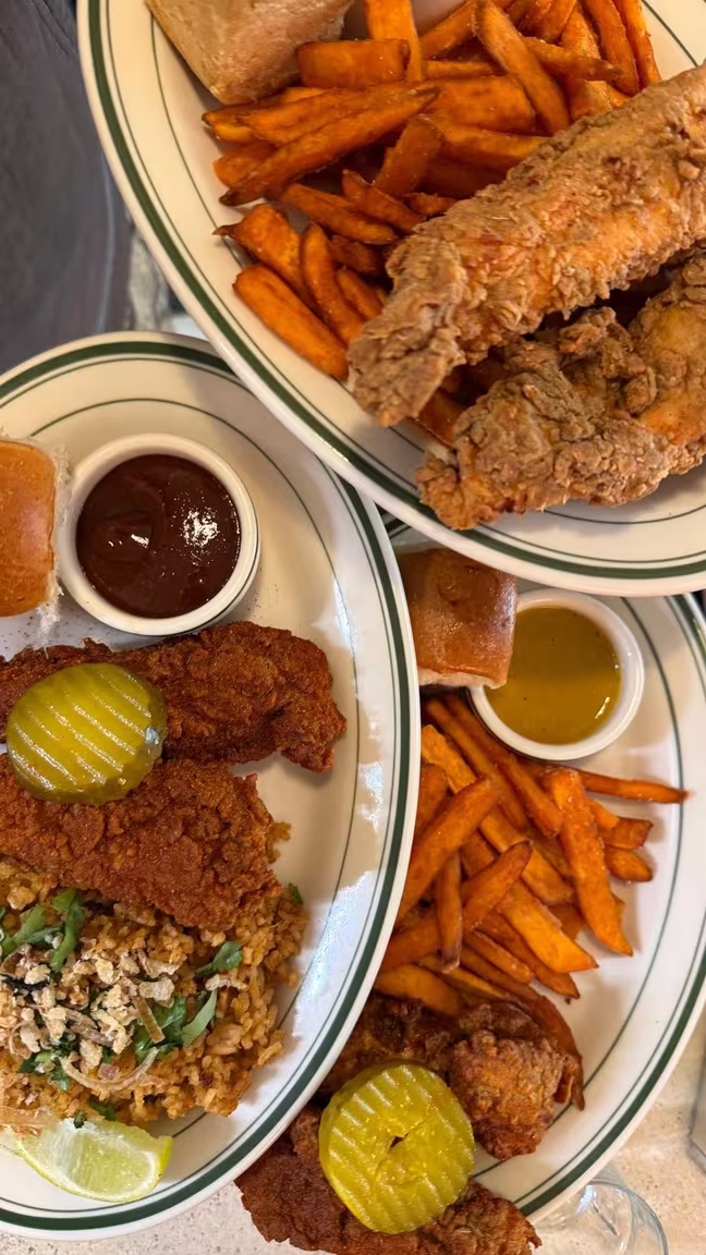 BUCK - Fried Chicken & Wine - Image 2